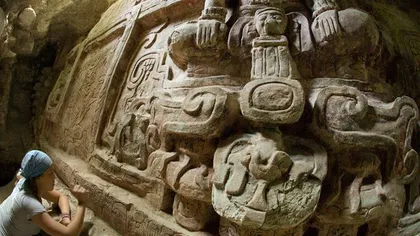 O friză maya SPECTACULOASĂ, descoperită în Guatemala FOTO