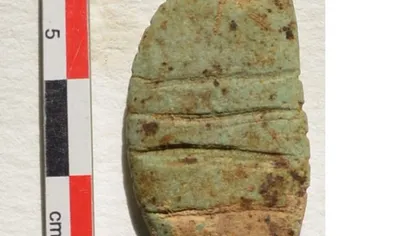 Pandantiv din piatră, vechi de peste 20.000 de ani, descoperit de arheologii dâmboviţeni