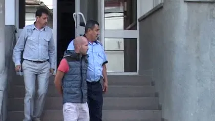 PANICĂ în Alba Iulia. Un tânăr a tras cu pistolul în plină stradă, după ce s-a certat cu iubita