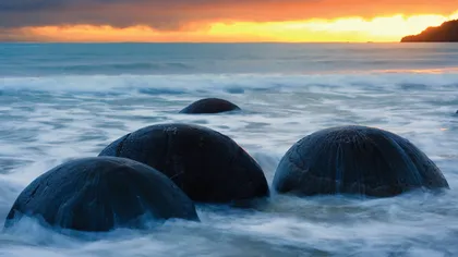 Misterioasele pietre Moeraki: Sferele ciudate de pe o plajă din Noua Zeelandă FOTO