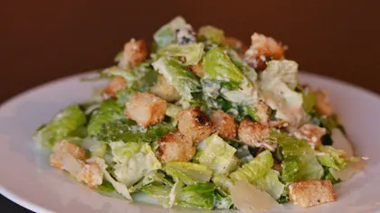 Salate obişnuite care îngraşă mai tare decât mâncarea fast-food