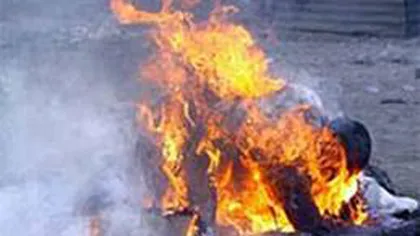 Nouă tentativă de sinucidere în Bulgaria: O femeie s-a stropit cu benzină şi şi-a dat foc