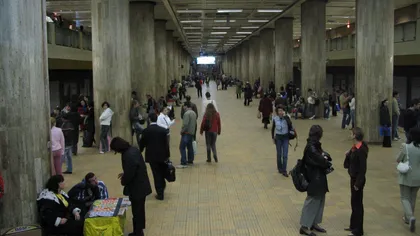 O femeie s-a aruncat în faţa metroului în staţia Piaţa Unirii