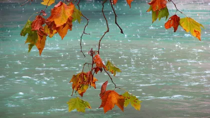 Luna octombrie vine cu vreme ploioasă şi frig. PROGNOZA METEO PE TREI ZILE