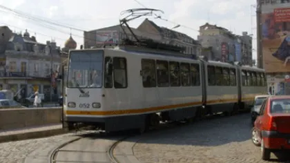 Peste 30 de persoane au protestat în tramvaiul 21, din Bucureşti, faţă de proiectul Roşia Montană