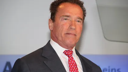 Arnold Schwarzenegger, SĂRUT PASIONAL cu noua iubită cu 28 de ani mai tânără FOTO