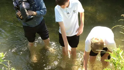 Descoperire INEXTRICABILĂ făcută de nişte COPII într-un râu: Poliţiştii nu ne-au crezut când am sunat VIDEO