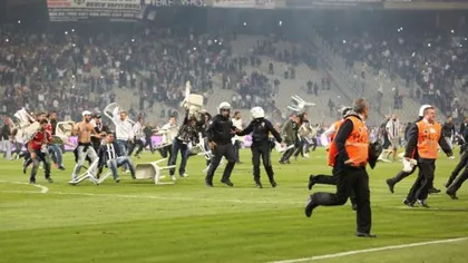 Război pe stadion, la Istanbul. Derby-ul Beşiktaş - Galata, suspendat din cauza suporterilor VIDEO