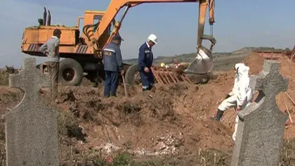 Localnicii din Mehedinţi, supăraţi că morţii le vor fi strămutaţi din cauza unei exploatări miniere VIDEO