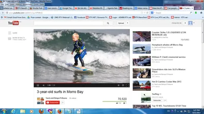 Pasiune INEDITĂ la doar trei ani: Un copil adoră să facă surf VIDEO
