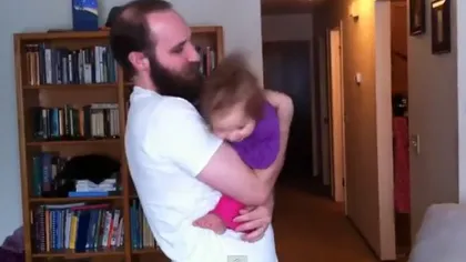 Cum reacţionează o fetiţă după ce tatăl ei îşi rade barba VIDEO