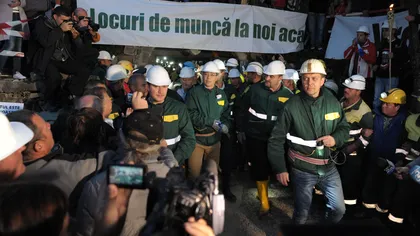 Victor Ponta, în mijlocul minerilor. Imagini inedite, cu premierul la Roşia Montană GALERIE FOTO