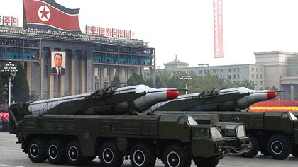 Paradă gigantică în Coreea de Nord: Kim Jong-Un glorifică ţara prin reprezentaţii patriotice cu artilerie grea