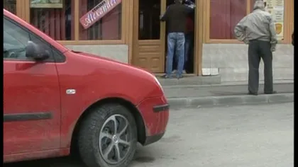 Un bolid de lux a ajuns în mijlocul unui restaurant din Drobeta, din cauza unei şoferiţe