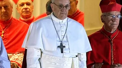 Papa Francisc: Homosexualii şi persoanele divorţate trebuie trataţi 