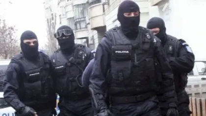 Interlop din Republica Moldova, ridicat de poliţişti în urma unor percheziţii la o grupare de trafic de ţigări