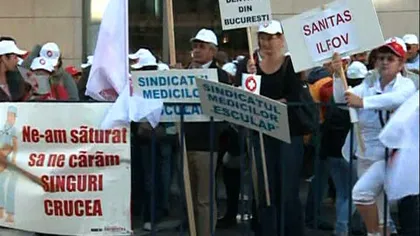 Medicii au ieşit iar în stradă: Angajaţii din sistemul sanitar au protestat la Ministerul Sănătăţii
