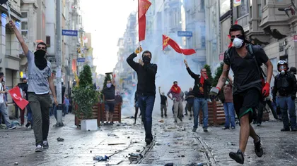Poliţia foloseşte gaze lacrimogene împotriva manifestanţilor pe aeroportul din Istanbul