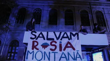 Proteste în Piaţa Universităţii faţă de proiectul Roşia Montană şi eutanasierea câinilor