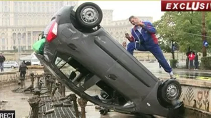 Accident în Capitală. Un şofer a plonjat cu maşina în fântânile de la Piaţa Unirii