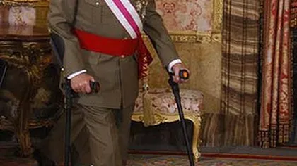 Regele Juan Carlos a glumit cu ziariştii pe seama operaţiei sale la şold. Ce a spus el presei