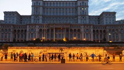 LANŢ UMAN în jurul Palatului Parlamentului împotriva proiectului Roşia Montană FOTO