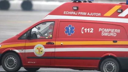 ACCIDENT cu un mort şi trei răniţi, după ce o maşină a intrat într-un autotren
