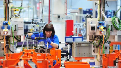 Ford întrerupe producţia de la Craiova şi trimite în somaj tehnic mii de angajaţi