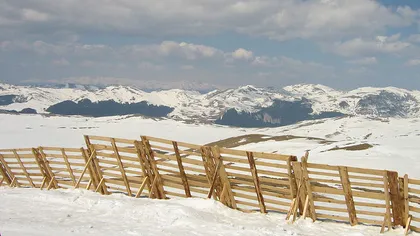 Strat de zăpadă aşternut la peste 2.000 de metri altitudine în Bucegi