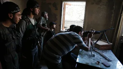 Cea mai ÎNSPĂIMÂNTĂTOARE FOTOGRAFIE a războiului din Siria. Ce a făcut un SOLDAT pentru o ŢIGARĂ