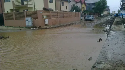 ŞTIREA TA: Strada Amurgului din Popeşti-Leordeni se transformă într-un lac, după ploi