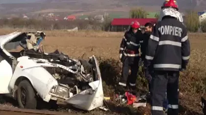 Şoferul rănit în accidentul feroviar din Argeş a murit. Centura i se blocase şi nu a putut ieşi din maşină