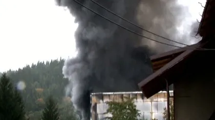 EXPLOZIE după incendiul de pe platforma Aro Câmpulung Muscel. Patru persoane au fost rănite VIDEO