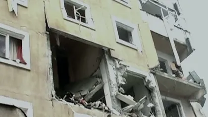 Explozie PUTERNICĂ în Reşiţa: O femeie, găsită moartă sub dărâmături. Opt apartamente au sărit în aer VIDEO