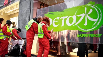 Greenpeace: Mai multe branduri celebre de haine folosesc în continuare substanţe toxice