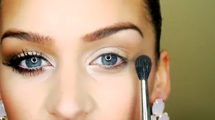 Învaţă cum poţi obţine ochi mai voluminoşi prin machiaj VIDEO