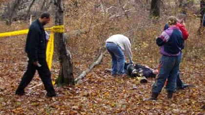 Tineri reţinuţi după ce au încercat simularea unui accident rutier în cazul unui minor ucis în pădure