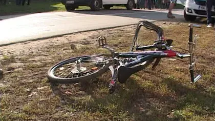 Doi copii din Bistriţa loviţi de o maşină când mergeau pe bicicletă