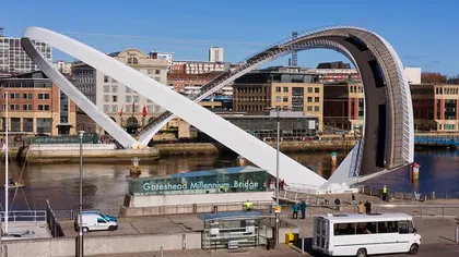 Megaconstrucţii uimitoare, utile omenirii. Cele mai spectaculoase 10 poduri mobile FOTO ŞI VIDEO