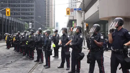 Confruntări violente între poliţie şi opozanţii exploatării gazelor de şist în Canada