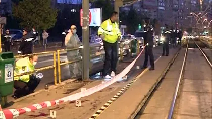 Atac sângeros în Capitală: Un poliţist înjunghiat în stradă, în staţia de tramvai, din cauza unei ţigări