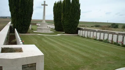 Românii s-au apucat să DEZGROAPE MORŢII din cimitirele din Franţa. Ţinta: DINŢII din AUR