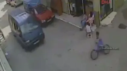 Şofer turc, luat la bătaie după ce a accidentat un copil VIDEO