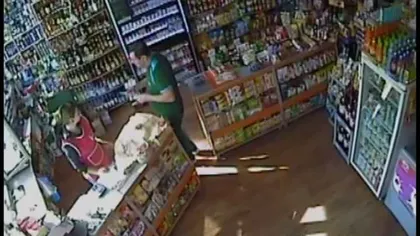 O vânzătoare din Baia Mare, ameninţată cu cuţitul de un bărbat VIDEO
