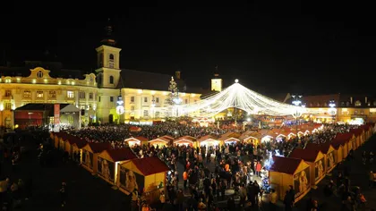 Târgul de Crăciun de la Sibiu a fost deschis: Luminiţele au fost aprinse în tot oraşul VIDEO