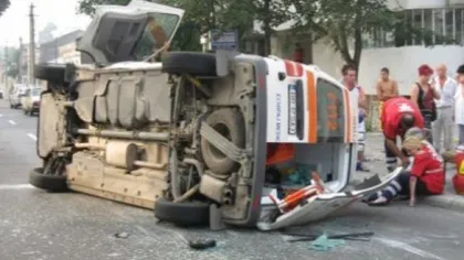 O ambulanţă, implicată într-un accident, în Buzău. Patru persoane au fost rănite