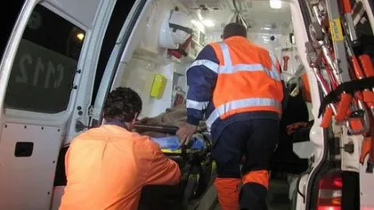 Accident la Vaslui. Un autobuz a intrat într-o ambulanţă care transporta la spital un pacient în stare gravă