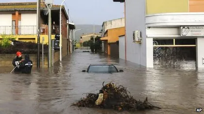 Prăpăd în Italia: Vremea EXTREMĂ, cu ploi torenţiale, a scos râurile din matcă şi a făcut victime VIDEO