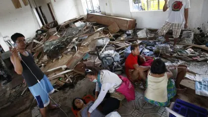 Minunea din Filipine: O femeie a născut în timpul taifunului Haiyan, printre dărâmături FOTO