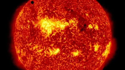 Soarele se pregăteşte să îşi inverseze polii magnetici. Furtunile geomagnetice ar putea afecta Pământul